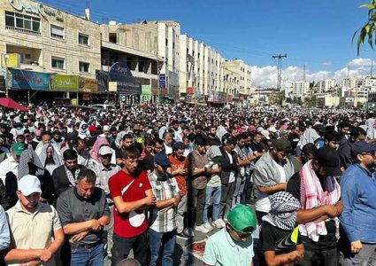 عشرات آلاف الأردنيين يشاركون في وقفات ومسيرات غاضبة دعما لفلسطين