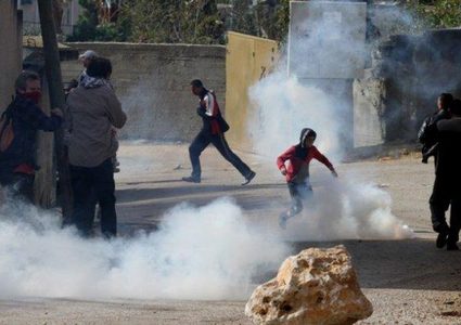 5 إصابات بالرصاص الحي خلال مواجهات مع الاحتلال في قلقيلية