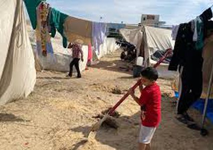 قوات الاحتلال ترفع أعلاما لدولة الاحتلال على خيام المواطنين غرب أريحا