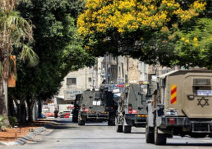 قوات الاحتلال تعتقل 20 مواطنا من الضفة بينهم سيدة