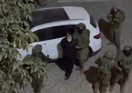 الاحتلال يعتقل 16 مواطنا بينهم امرأة من الخليل