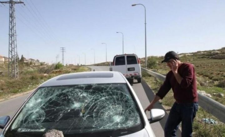 مستوطنون يرشقون مركبات المواطنين بالحجارة جنوب شرق بيت لحم