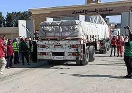 20 شاحنة جديدة تعبر اليوم من معبر رفح