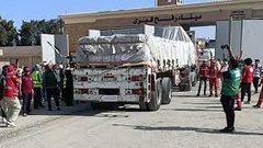 20 شاحنة جديدة تعبر اليوم من معبر رفح