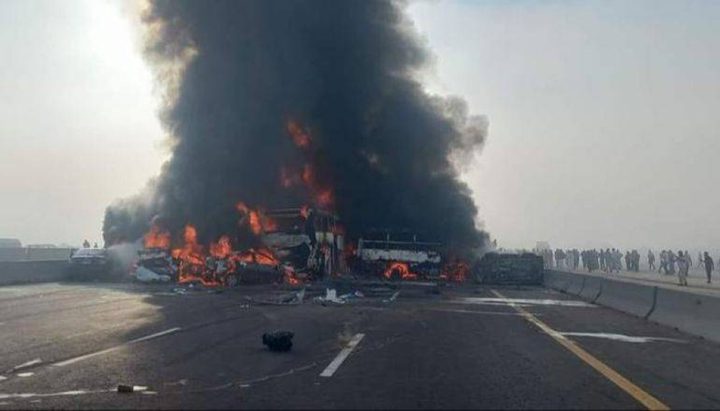 35 قتيلا وتفحم عشرات السيارات بحادث في مصر