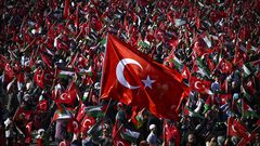 تظاهرة حاشدة في إسطنبول تنديدا بالعدوان وتضامنا مع شعبنا