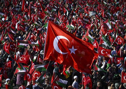 تظاهرة حاشدة في إسطنبول تنديدا بالعدوان وتضامنا مع شعبنا