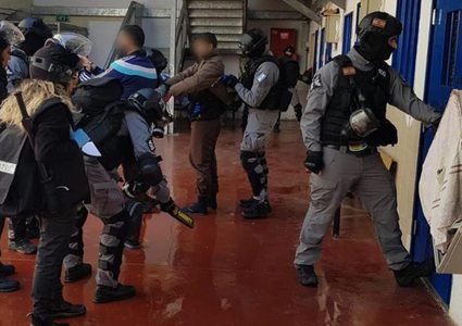 مؤسسات الأسرى توثق انتهاكات الاحتلال لحقوق الأسرى في ظل معركة "طوفان الأقصى"