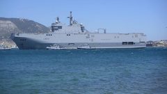 سفينة "تونير".. مستشفى فرنسي عائم متجه إلى غزة