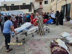 جثامين شهداء ارتقوا في غارات طيران الاحتلال على المحافظة الوسطى في قطاع غزة.