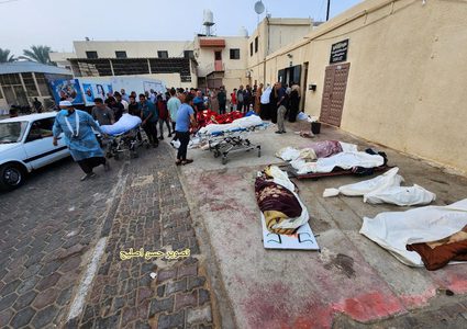 جثامين شهداء ارتقوا في غارات طيران الاحتلال على المحافظة الوسطى في قطاع غزة.