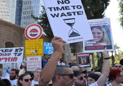 عائلات الرهائن الإسرائيليين يطالبون بأجوبة مع توسيع "إسرائيل" نطاق الحرب في غزة