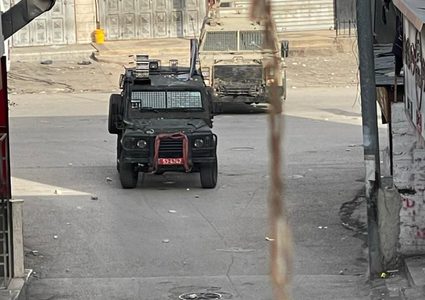 الاحتلال يصيب مواطنين ويعتقل آخر خلال اقتحام مخيم الدهيشة