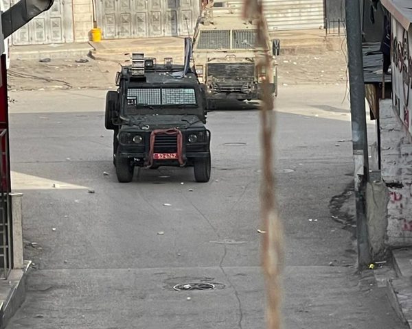 الاحتلال يصيب مواطنين ويعتقل آخر خلال اقتحام مخيم الدهيشة