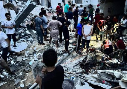 18 شهيدا جراء قصف الاحتلال منزلين وسط وجنوب قطاع غزة