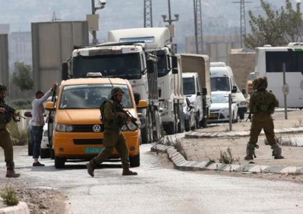 الاحتلال يشدد اجراءاته على دوار دير شرف