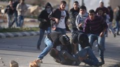 إصابة ثلاثة مواطنين برصاص الاحتلال في الخليل