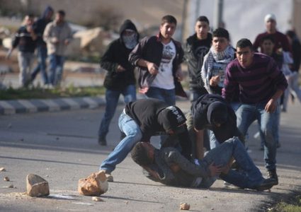 إصابة ثلاثة مواطنين برصاص الاحتلال في الخليل