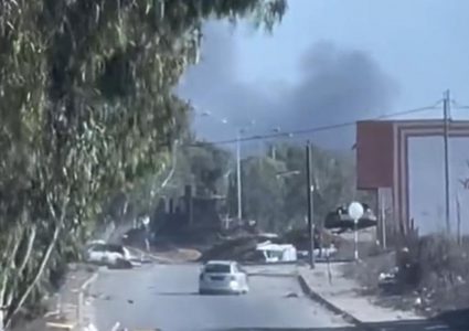 آليات الاحتلال تتوغل مئات الأمتار وتقطع الطريق الرئيس الرابط جنوب القطاع ووسطه