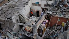 غارات إسرائيلية تدمر مستشفى لمرضى السرطان بغزة