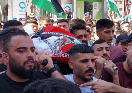 تشييع الشهيد محمد عبد القادر خراز 14 عاما من مدينة نابلس متأثراً باصابته برصاص جنود الاحتلال خلال اقتحام منطقة زواتا مساء أمس