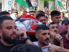 تشييع الشهيد محمد عبد القادر خراز 14 عاما من مدينة نابلس متأثراً باصابته برصاص جنود الاحتلال خلال اقتحام منطقة زواتا مساء أمس