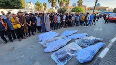 من وداع شهداء المجازر التي نفذها الاحتلال وسط قطاع غزة.