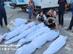 من وداع شهداء المجازر التي نفذها الاحتلال وسط قطاع غزة.