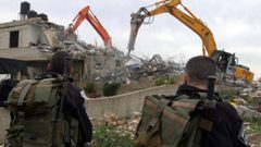 الاحتلال يهدم منزلين وخمس غرف زراعية في الخضر جنوب بيت لحم