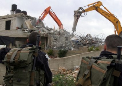 الاحتلال يهدم منزلين وخمس غرف زراعية في الخضر جنوب بيت لحم