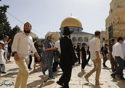 مستوطنون يقتحمون المسجد الأقصى بحماية شرطة الاحتلال