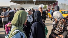 خروج عشرات الأجانب والفلسطينيين حاملي الجنسيات المزدوجة من غزة إلى مصر