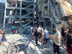 صور من المجزرة الإسرائيلية في الفالوجا قبل قليل