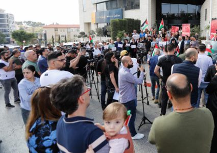 وقفة برام الله تطالب الأمم المتحدة بالتدخل للوقف الفوري لإطلاق النار في غزة