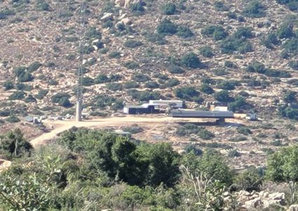 مستوطنون يضعون "كرفانات" غرب سلفيت