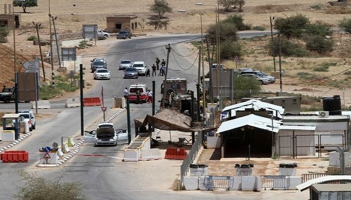 الاحتلال يعتقل فتاة من قطاع غزة في أريحا