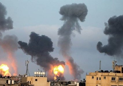 5 شهداء جراء قصف طائرات الاحتلال محيط مدرسة للأونروا في مخيم الشاطئ