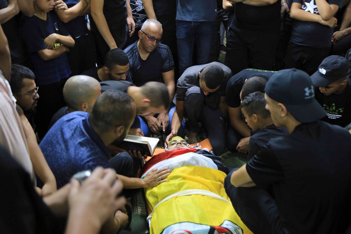 القدس: تشييع جثمان الشهيد يزن شيحة في بلدة عناتا