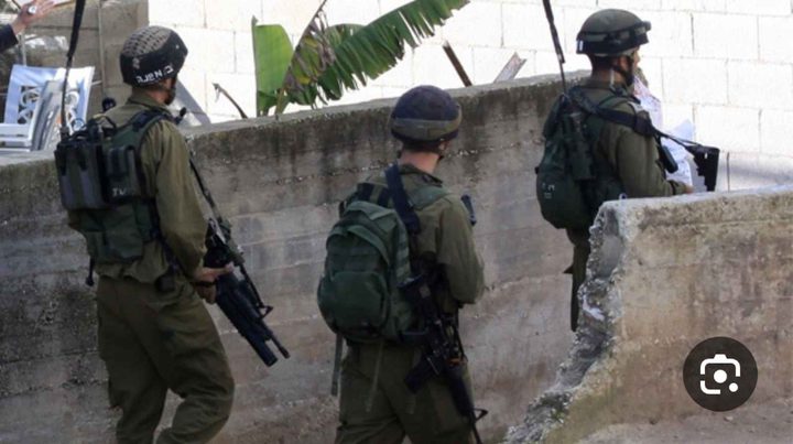 الاحتلال يستولي على منزل جنوب جنين ويحول سطحه إلى نقطة عسكرية