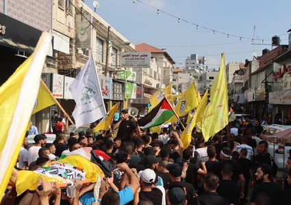 أبناء شعبنا في قلقيلية يشيعون جثمان الشهيد قرعان إلى مثواه الأخير