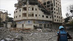 إعلام عبري: إسرائيل قد توافق على وقف الهجمات لبضع ساعات وإدخال الوقود