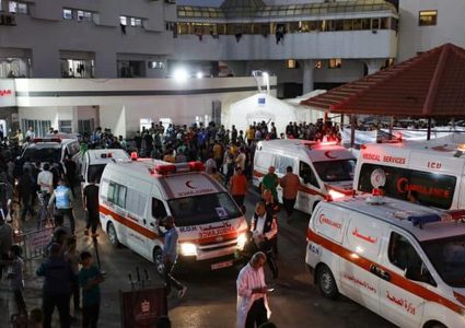 مجزرة جديدة في قصف طيران الاحتلال لمدخل مجمع الشفاء الطبي في غزة