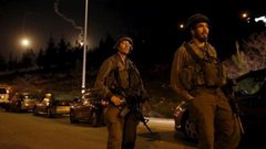 الاحتلال يداهم مغسلة مركبات وينصب حواجز عسكرية جنوب جنين