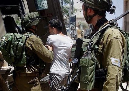 قوات الاحتلال تعتقل 50 مواطناً من محافظات الضفة الغربية