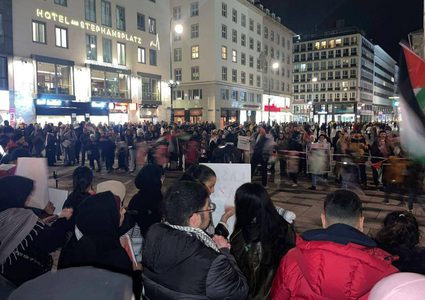 وقفة تضامنية في العاصمة النمساوية فيينا رفضا لمجازر الاحتلال على غزة.