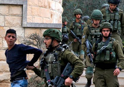 الاحتلال يعتقل 41 مواطنا من الضفة