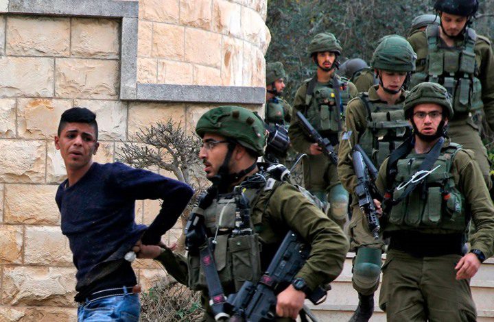 الاحتلال يعتقل 41 مواطنا من الضفة