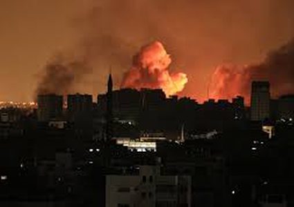 شهداء وجرحى في غارة إسرائيلية على منزل في مخيم المغازي وسط القطاع