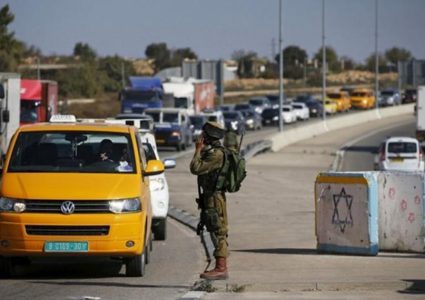 قوات الاحتلال تغلق المدخل الشرقي لحوسان غرب بيت لحم