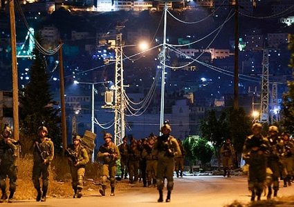 نابلس: إصابة مواطن برصاص الاحتلال واعتقال ثمانية آخرين